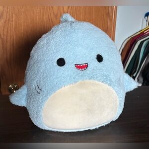 Squishmallows Fuzz-A-Mallows “Davie” the blue shark